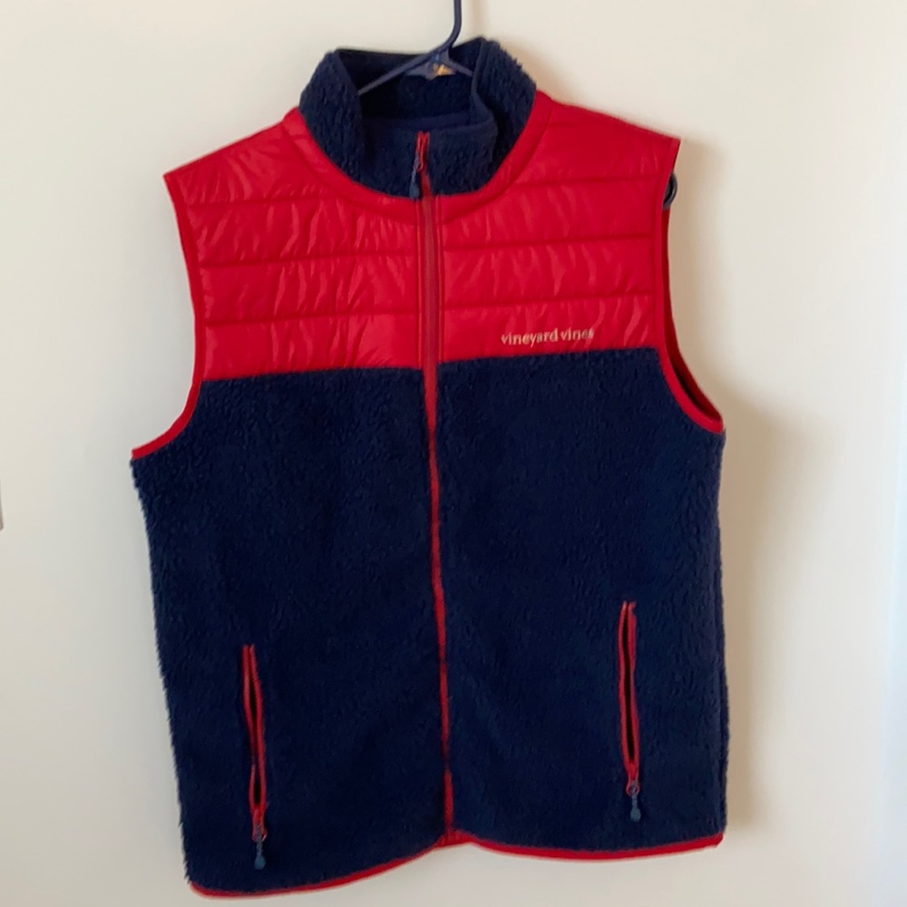 New Vineyard Vines Sherpa vest. Medium.